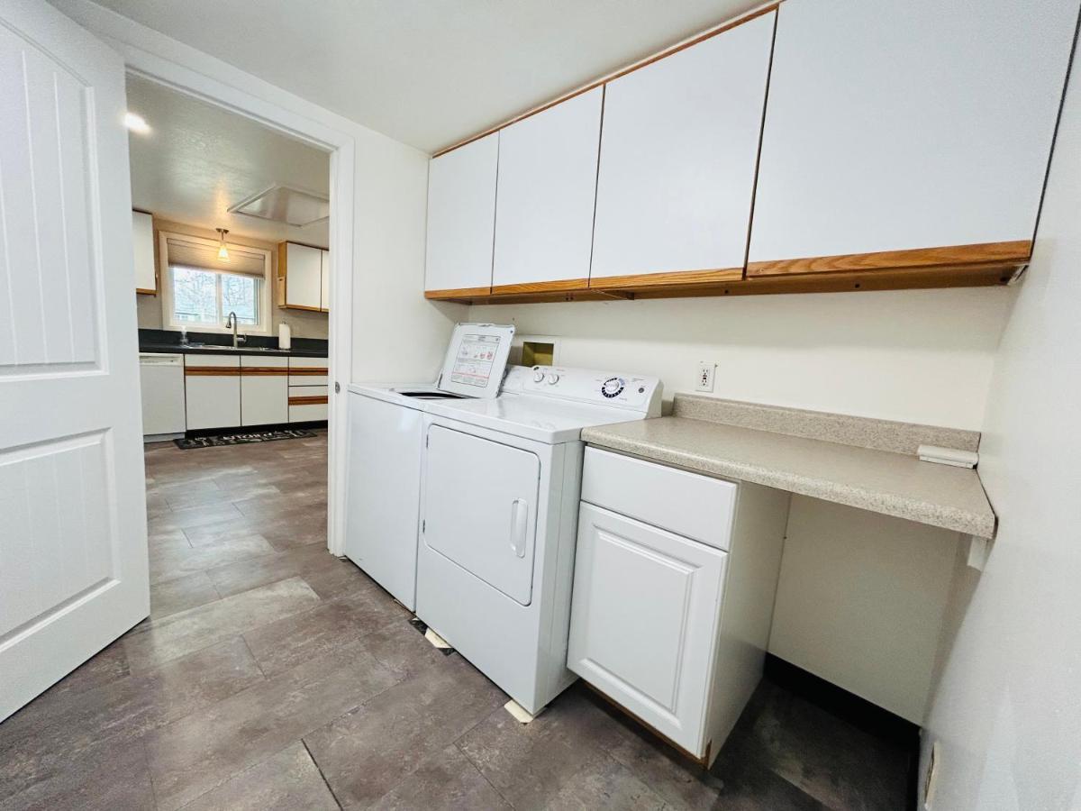 Little Blue Bungalow On Boise'S Bench, Pet Friendly, Fully Fenced Yard With Doggie Door! 2 Miles From Bsu, 5 Minutes From Downtown Boise, Desk And Workstation For Remote Workers, 2 Tv'S Large Walk-In Closet, Good For Mid-Term Stays Bagian luar foto
