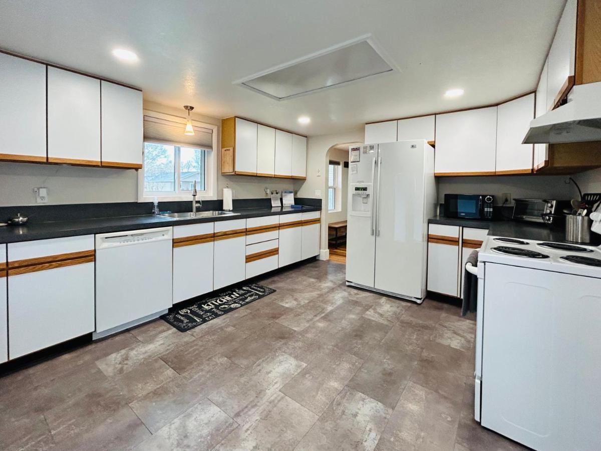 Little Blue Bungalow On Boise'S Bench, Pet Friendly, Fully Fenced Yard With Doggie Door! 2 Miles From Bsu, 5 Minutes From Downtown Boise, Desk And Workstation For Remote Workers, 2 Tv'S Large Walk-In Closet, Good For Mid-Term Stays Bagian luar foto